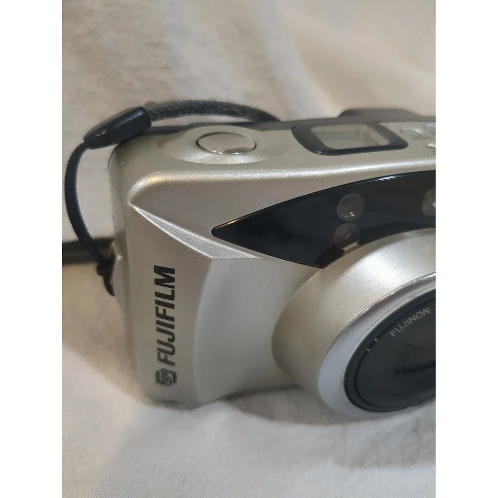 Vintage Fujifilm 120 camera 38 to 120 mm good condition not tested